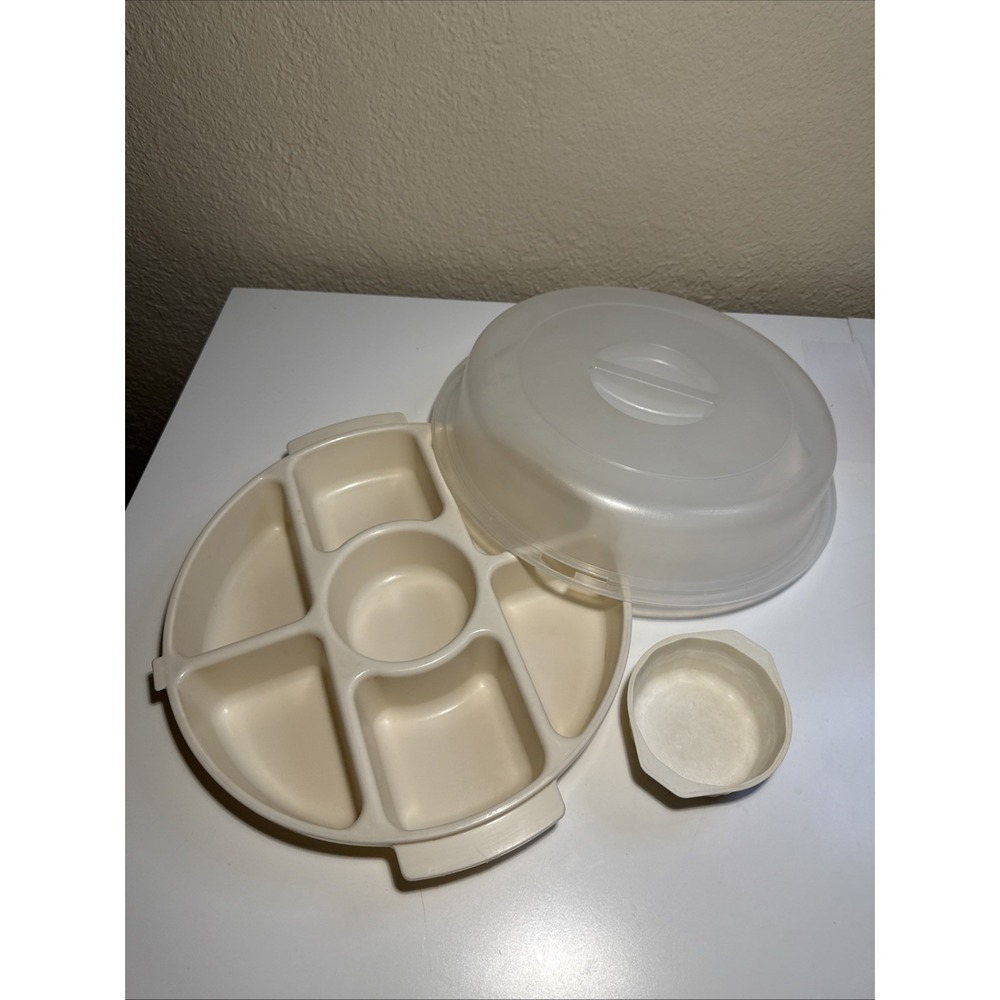 Vintage Rubbermaid‎ Servin Saver Divided Tray w Dome Lid Locking Snack Cup Party